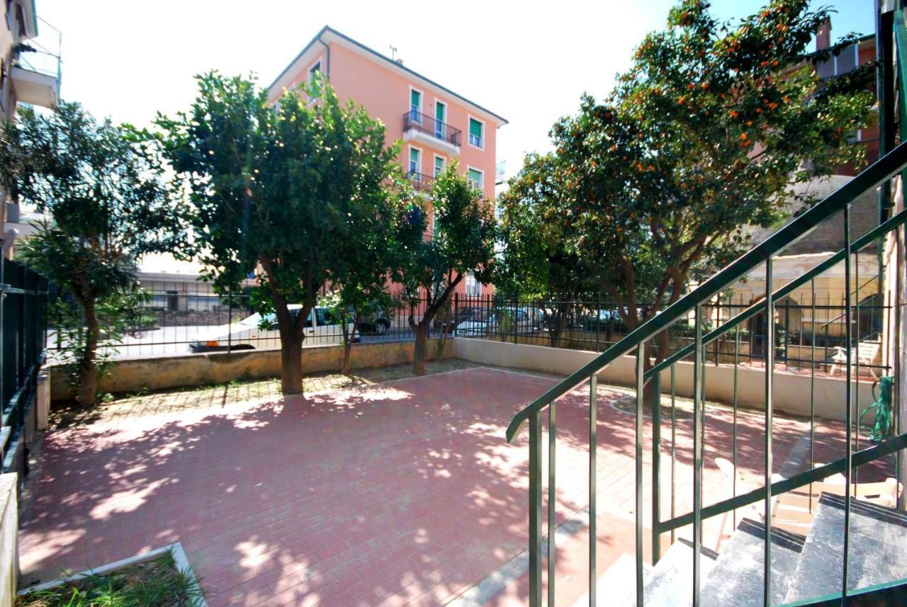 Appartamenti Con Giardino E Posto Auto Per Famiglie Finale Ligure Extérieur photo