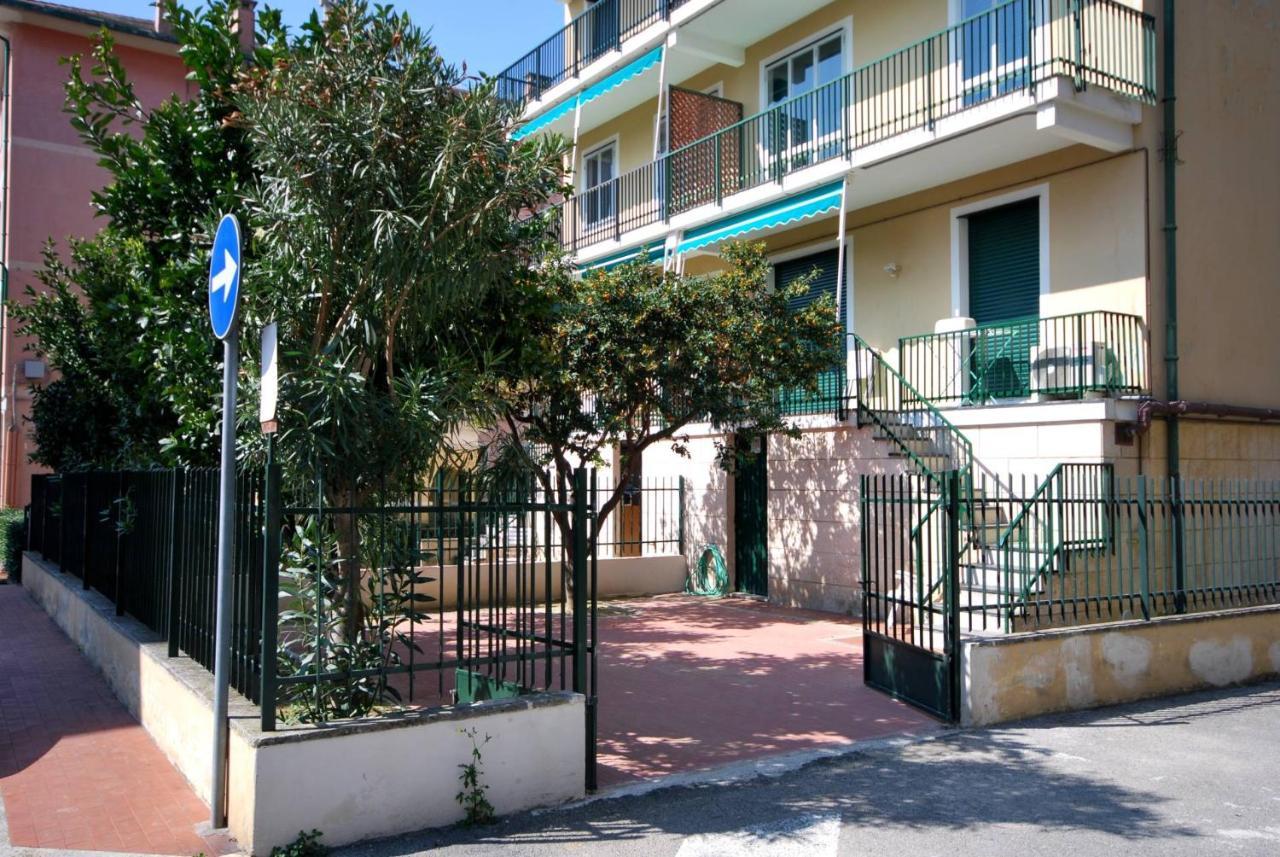 Appartamenti Con Giardino E Posto Auto Per Famiglie Finale Ligure Extérieur photo