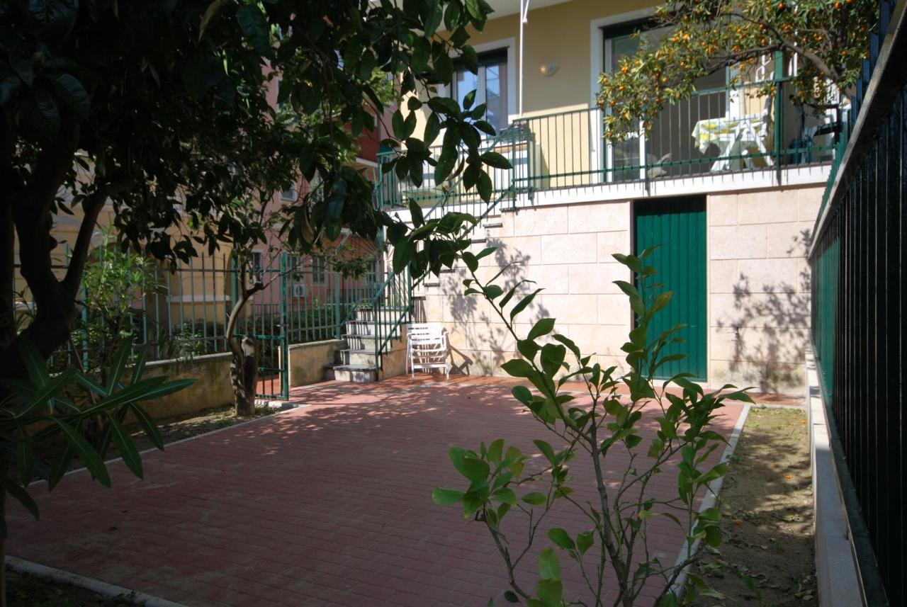 Appartamenti Con Giardino E Posto Auto Per Famiglie Finale Ligure Extérieur photo